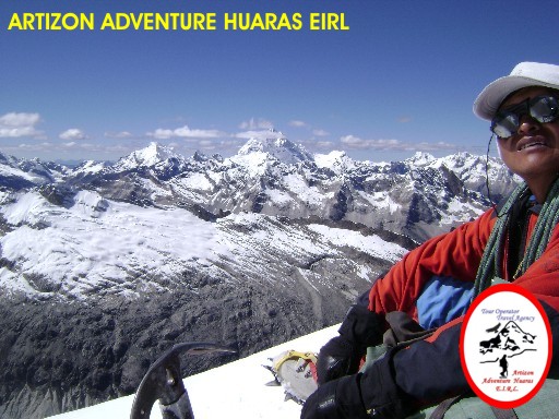 Escalada Nevado Vallunaraju  FOTO: CAROLINA CARBONE